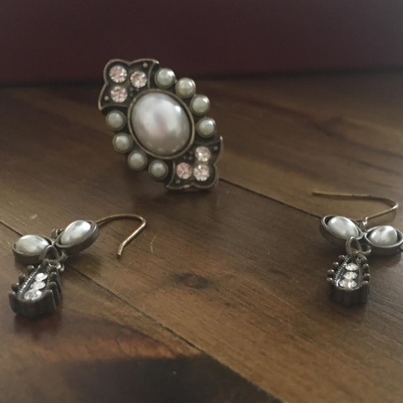 Vintage-Style Earrings & Matching Ring - Picture 2 of 5